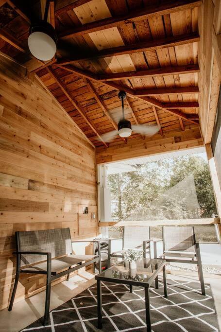 The Turquoise Door Modern Rustic In Town Of Lexington Villa Bagian luar foto