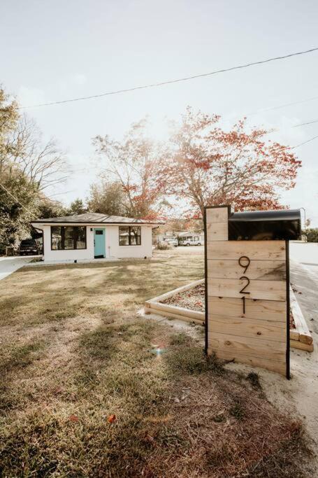 The Turquoise Door Modern Rustic In Town Of Lexington Villa Bagian luar foto
